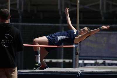 Freibergerin Hannah Teubel beim „Track and Field“ in der „Everett High School“ in Seattle. Sie trainierte zwei Stunden täglich in ihrem Schulteam.