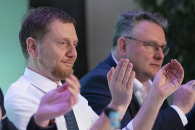 Wollen Sachsens CDU in eine Minderheitsregierung mit der SPD führen: Landeschef und Ministerpräsident Michael Kretschmer (links) und Fraktionschef und Landesvize Christian Hartmann am Samstag auf dem Sonderparteitag.