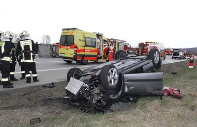 Zwei Menschen sind bei einem schweren Unfall auf der A4 am Donnerstag verletzt worden. 
