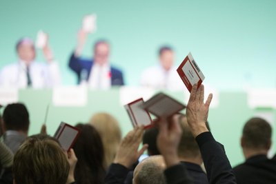 Eindeutige Mehrheit für den Koalitionsvertrag: Die CDU stimmte auf dem Parteitag dem dritten schwarz-roten Bündnis in Sachsen zu.