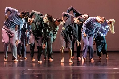 Kämpft sich durch die Klimakrise: Das Ballettensemble des Theaters Plauen-Zwickau in der Kurzchoreografie "Greta". 