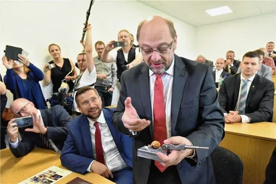 Polit-Prominenz in Halsbrücke: 2017 hatte SPD-Kanzlerkandidat Martin Schulz die Saxonia-Bildung besucht. 