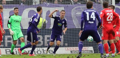 Tor für Osnabrück: Adam Susac erzielt per Kopf das 3:0 und jubelt.