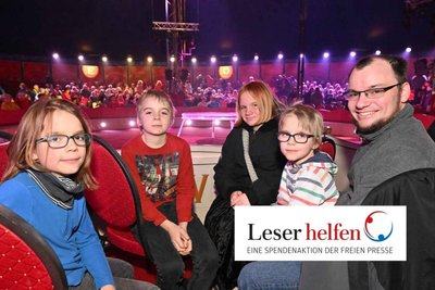 Johannes Hadlich (rechts) mit seinen Kindern August, Friedemann, Erika und Heinrich im Zirkus.