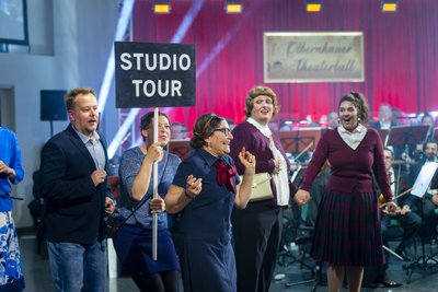 Zum Festprogramm gab es ein Schauspiel und Musiktheater über eine Studio-Tour durch die „Traumfabrik Hollywood“.
