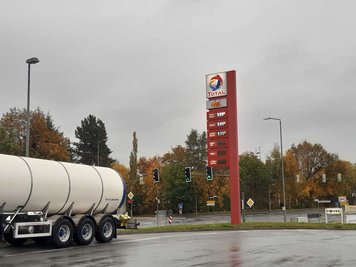An der Total-Tankstelle an der Friedrich-Eckardt-Straße waren Zapfsäulen ausgefallen, zudem spielte die Preisanzeige zwischenzeitlich verrückt. 