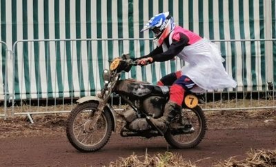 Gino von den Wild Swans fuhr die Simme der Erzgebirger nach 24 Stunden sicher ins Ziel. Der Meinersdorfer saß insgesamt fünf Stunden auf dem Moped.
