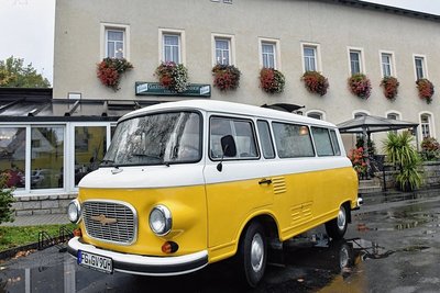 Als Blickfang weckte ein vom Gewerbeverband Frankenberg erworbener und aufgearbeiteter B 1000 das Interesse. Der soll als Werbeträger unterwegs sein. 