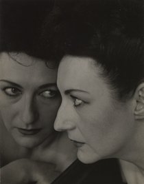Die Künstlerin Olga Costa, fotografiert um das Jahr 1945.
