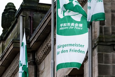 Um das Hissen der „Bürgermeister für den Frieden“-Flagge wird in Lunzenau gestritten.