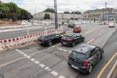 Der Umbau der Kreuzung Bahnhofstraße/Zschopauer Straße wird sich um Monate länger hinziehen als zunächst geplant. 