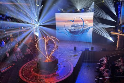 Die „Neu-verlieben-Show“ auf der ersten Fahrt der Aida Luna nach der Modernisierung.
