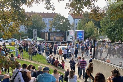 Demo von "Chemnitz steht auf" am Montag vor dem Sitz der Sächsischen Impfkommission. 