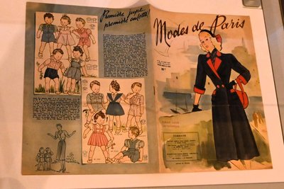 Kindermode in einer Zeitschrift von 1947.