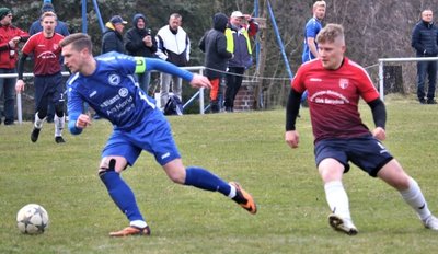 Christoph Antal (l.) ist Kapitän bei Barkas Frankenberg (hier gegen Marc Schreiber vom TSV Großwaltersdorf). 
