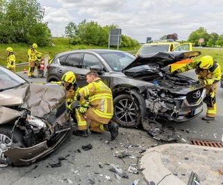 Die Freiwillige Feuerwehr Rodewisch kam bei der Bergung der Unfallfahrzeuge zum Einsatz.
