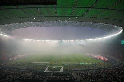 Das DFB-Pokalfinale zwischen dem FC Bayern München und dem VfB Stuttgart musste für mehrere Minuten unterbrochen werden. (Archivbild)