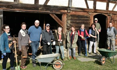 Mitarbeiter aus beiden Museumsstandorten bereiten das Wochenende vor. Von links: Kristina Jahn, Susann Weller, Steffen Retzlaff, Uli Nowatzki, Ina Skerswetat, Franziska Waldmann, Margit Forkel, Michaela Zenker, Norman Schöbel und Rico Kuharsky. 