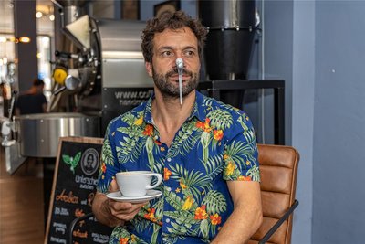 Nur nicht so ernst: Der Schauspieler war zum Interviewtermin mit „Freie Presse“ gut drauf.