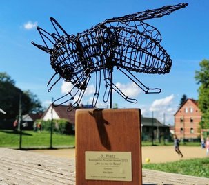 Der Pokal für das Projekt "Gartenlabor". 