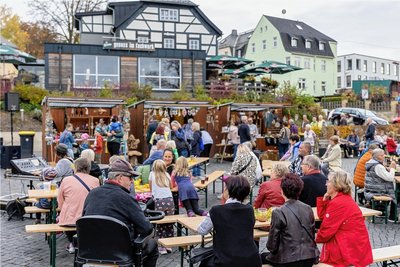 Reger Besuch herrschte auf dem Postplatz des Städtchens. 