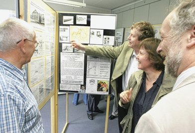 Im Jahr 2008 wurde die Ausstellung in der Außenstelle der Stasi-Unterlagenbehörde in Chemnitz gezeigt - die Initiatoren Georg Effenberger, Pfarrer Edmund Käbisch, Sabine Popp und Martin Böttger (v. l.). 