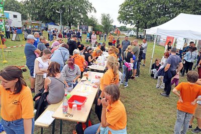 Die Kita Bärenstark aus Großhartmannsdorf organisierte Basteln und Kinderschminken.