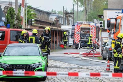 45 Einsatzkräfte von der Berufsfeuerwehr Plauen sowie den freiwilligen Wehren Stadtmitte und Neundorf waren im Einsatz. 