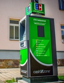 Einen Geldautomaten vor der ehemaligen Filiale in Flöhe können die Commerzbankkunden kostenfrei nutzen, heißt es. 