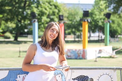 Annie Zach wird am kommenden Freitag beim Poetry Slam auf der Bühne im Stadthallenpark stehen.