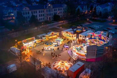Für das Ostervolksfest verwandelt sich der Olbernhauer Gessingplatz in den nächsten Tagen wieder zum Rummel.