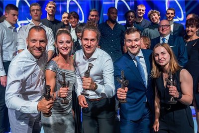 Im Mai 2019 gab es die große "Chemmy"-Gala zum letzten Mal. damals jubelten Eisschnelläufer Nico Ihle, Dreispringerin Kristin Gierisch, Niners-Kapitän Malte Ziegenhagen, Radsportler Stefan Bötticher und Boxerin Maxi Klötzer (von links) über die Preise. Nach dem Ausfall im vergangenen Jahr soll der "Chemmy" nun digital vergeben werden, im nächsten jahr ist wieder eine große Gala geplant. 