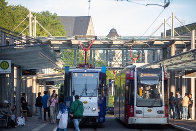 Nur ein Plauener Luxus? Das Gleisdreieck der Straßenbahn am Postplatz ist das Drehkreuz des Nahverkehrs in Plauen.