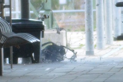 Der Rucksack wurde mit einem Wassergewehr beschossen
