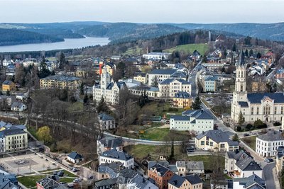 In der Oberstadt von Eibenstock gibt es bereits ein Nahwärmenetz mit sechs angeschlossenen Objekten. Das soll erweitert werden, es gibt 80 Interessenten für einen Anschluss.