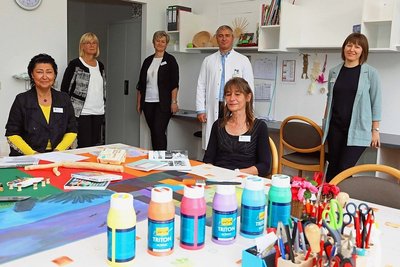 Gehören zum Team der Tagesklinik: Irina Günther, Angelika Kurzweg, Kerstin Theuerkauf, Claudiu Stefan, Ulrike Wilhelm und Anne-Marie Kadur (v. l.) im Ergotherapieraum der Einrichtung. 
