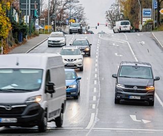 Die Sperrschilder sind weg. Die Dr.-Otto-Nuschke-Straße in Aue ist wieder in Richtung Schwarzenberg offen. 