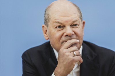 Olaf Scholz bei seiner Sommerpressekonferenz. Der Bundeskanzler steht der Hauptstadtpresse Rede und Antwort. Dann beginnt für den SPD-Politiker der Urlaub. 