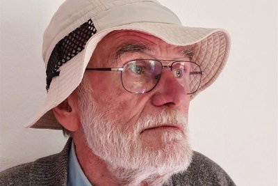 Der Arzt und Autor Dr. Jörg M. Pönnighaus aus Fröbersgrün bei Plauen.