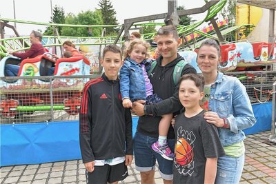 Daniela und Mario Richter mit Louis (links), Tessa und Bruno.