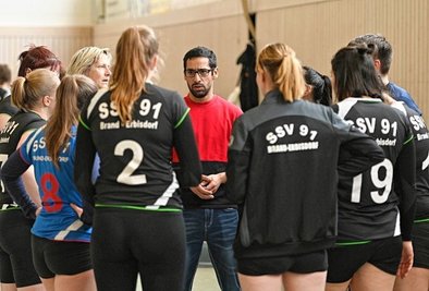 Gefordert: Thomas Horvath, der Trainer des SSV Brand-Erbisdorf, hofft, dass seine Damen in die Erfolgsspur zurückfinden. 