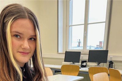 Gymnasiastin Vanessa Hößelbarth (10s), die Lehrerin werden will, arbeitet auch zu Hause mit einem iPad.