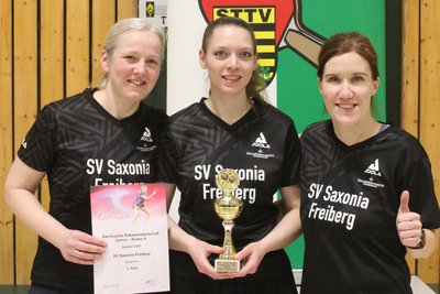 Sandra Stenzel, Alexandra Uhlig, Simone Röstel (v. l.) haben für Saxonia Freiberg den Sachsenpokal bei den Frauen gewonnen.