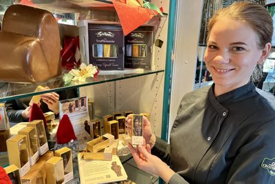 Konditormeisterin Sophia Wolf stellt die Schokozwerge in aufwendiger Handarbeit her.