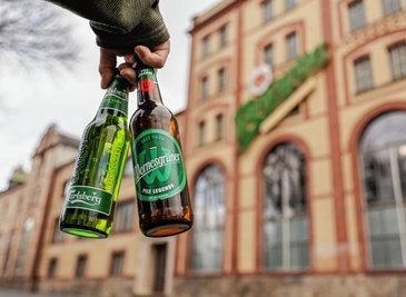 Hinter der historischen Fassade der Wernesgrüner Brauerei wird nicht nur die Pils Legende gebraut, sondern neuerdings auch Bier der Marke Carlsberg. 