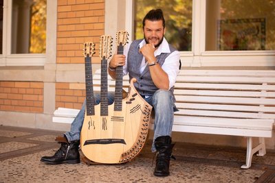 Aufgrund der Wetterprognose hat Vincente Patiz entschieden, sein Konzert ins Haus der Hoffnung zu verlegen.