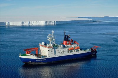 Das deutsche Forschungsschiff "Polarstern" im Weddellmeer. 