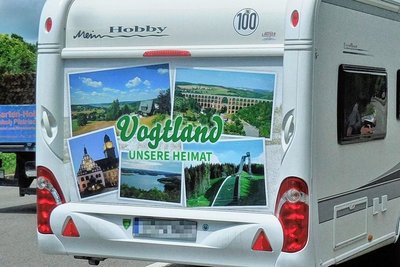  Camper wie diese werden derzeit in Plauen ausgebremst: Die neuen Stellplätze auf dem Neustadtplatz sind bis auf Weiteres nur eingeschränkt nutzbar. 