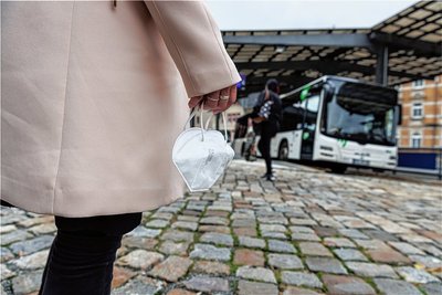 Eigentlich sind bis 7. April 2023 in Bussen und Bahnen mindestens medizinische Masken vorgeschrieben. Immer mehr Fahrgästen hätten aber keinen Schutz dabei, berichtet der Regionalverkehr Erzgebirge. 