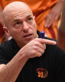Der Argentinier Rodrigo Pastore war selbst Basketballprofi, bevor er Trainer wurde.